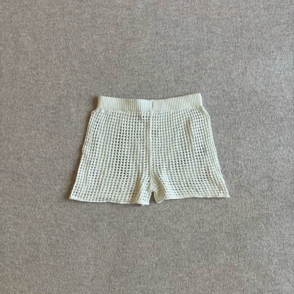 White crotchet mini shorts - Picture 3 of 4